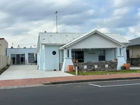 Location the Beach House Studio - Unique Seafront Affordable and Pets Negotiable