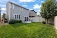 Spacious and Peaceful 4BR/2.5 House with Modern Comforts and Private Yard