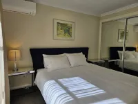 Two-bedroom duplex in central Canberra Hotel a Campbell