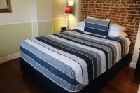 Hidden Fells Point Gem / Private Courtyard Patio