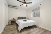 Unique 4Bed/3.5 Bath Townhouse/Garage+Rooftop Deck