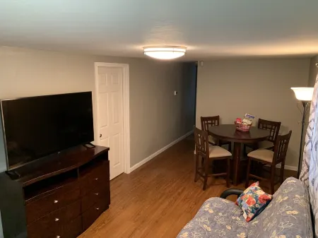 Pleasant, Bright 3 Bedroom Cottage