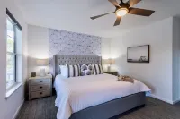 GOLF CART! Remodeled home near Old Town, Xbox!