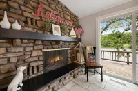 Bella Vista Lake House, MTB Trail Access, Golf, close to downtown Bentonville