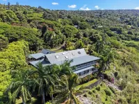 Maka Nui Estate/ Luxury Big Island Ocean View Home above Kealakekua Bay Hotels in Captain Cook