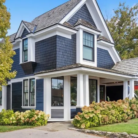 Downtown 2nd Floor Apartment with Dramatic Lake Views.