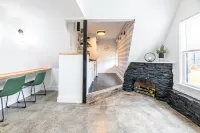 The Rock A-Frame - Modern, Private Patio, Location