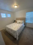 Beautiful 2022 Constructed Patio Home. Sleeps up to 6 people. 10mins DIA Airport