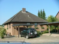Vacation apartment for up to 8 people, 140 sqm, 2 WCs, directly on the L.Heide nature reserve Hotels near Lidl