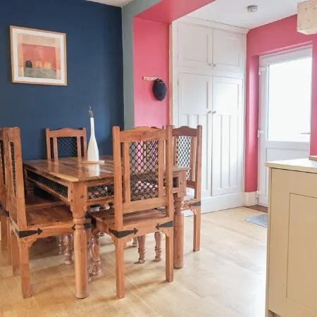 Charming cottage by a stream with trails from the doorstep in the peak district
