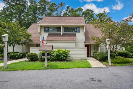 Stunning Golf Course Views and Community Pool - Serene Retreat Отели в г. Джорджтаун Каунти