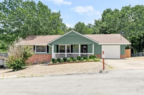Private Hot Tub and Spacious Yard Near Scenic Trails - Cozy Retreat