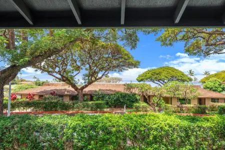 Expansive Ocean Views and Daily Activities Included - Stunning Coastal Haven Отели рядом с достопримечательностью «Лахайна Джодо Мишен»