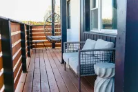 Beach Access and Gorgeous Views - Charming Coastal Haven Hotel a Norfolk