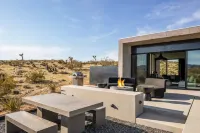 Breathtaking Pool with Desert Views - Exquisite Wellness Retreat