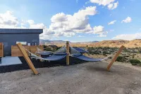 Modern Home with Pool & Spa-walk to Pionertown Hotels in Pioneertown