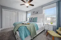 Modern Townhome with Cozy Amenities - Stylish Family Retreat