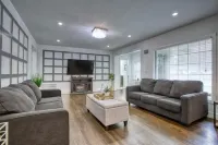 Ideal for Groups with Kitchen and Parking - Spacious Comfortable Haven Hotels in Brookhaven