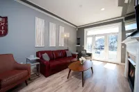 Prime Downtown Location with High-End Finishes - Luxurious Retreat