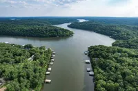 Elevated Lake Access and Scenic Views - Charming Rustic Retreat Hotel a Osage Township