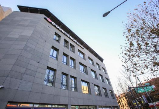 코너호텔 깔끔한 객실 전경