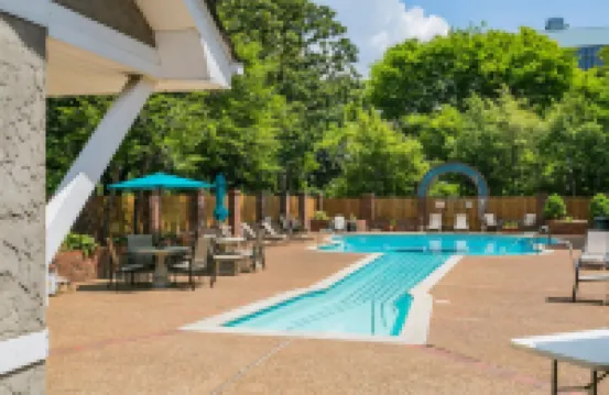 Guitar-Shaped Pool and Free Parking - Charming Music City Oasis
