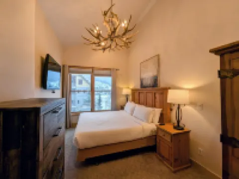 Spacious Deck and Cozy Fireplace - Inviting Mountain Retreat