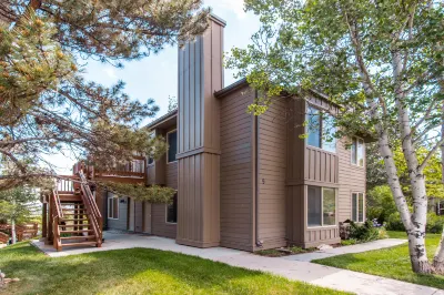Seasonal Pool and Hot Tub Access - Charming Ski Retreat Hotels in Snyderville