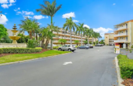 Private Balcony and Serene Garden Views - Cozy Retreat