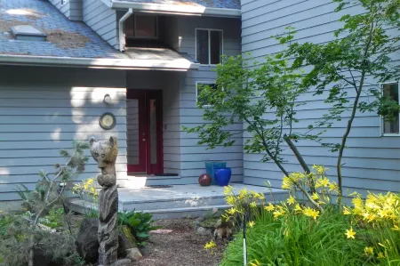 Scenic Views and Relaxing Hot Tub - Beautiful Mountain Escape