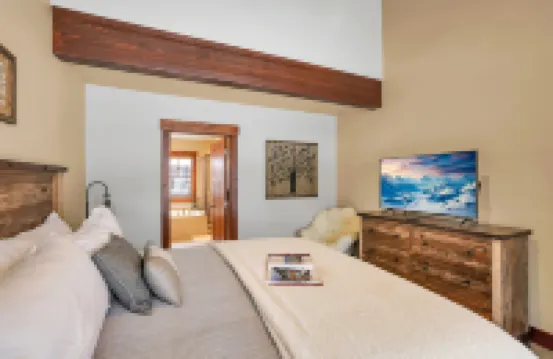 Ski in/Out Access and Private Hot Tub - Stunning Mountain Sanctuary