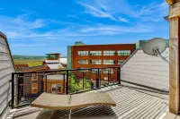 Mountain Getaway | Private Rooftop Spa | Walk to Dining, Shops & Rec Center Hotel a Snyderville