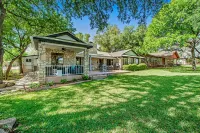 Spacious & elegant haven with huge yard, updated interior, AC, & fast WiFi