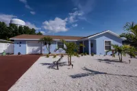 Heated Pool and Spacious Screened Lanai - Charming Coastal Retreat