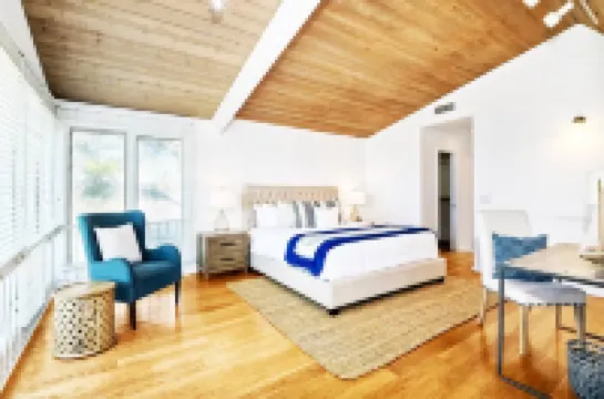 Ocean Views and Outdoor Spa - Beautiful Coastal Retreat