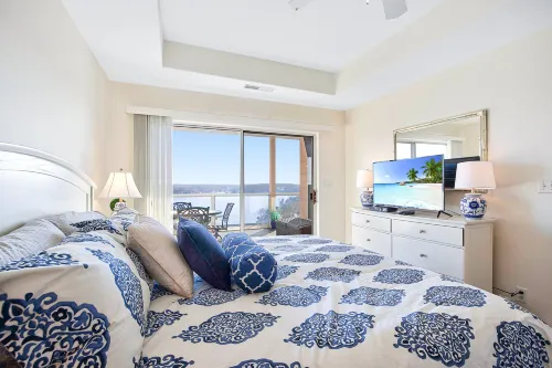 Elevated Views, Pools and Pickleball Access - Stunning Escape