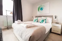 Stunning Studio - Sleeps 4 Hotels near Our Lady of the Rosary Catholic Church Staines