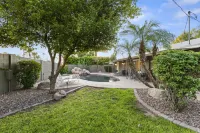 Luxury Heated Pool+2 Kings, BBQ & Steps to Oldtown On the Edge Gallery附近的飯店