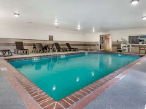 Comfort Inn & Suites Junction City - Near Fort Riley Hotels in Junction City