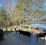 Tranquil 2 Bedroom Getaway on Private Lake