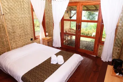 SAUNG AWI BUMI DAYANG SUMBI Hotel di Desa Ciater
