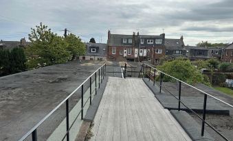 Central 3-Bed Seaside Apartment - Sleeps 5