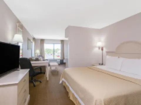 Days Inn & Suites by Wyndham Navarre - Near Beaches/Hurlburt Hotels in Santa Rosa County