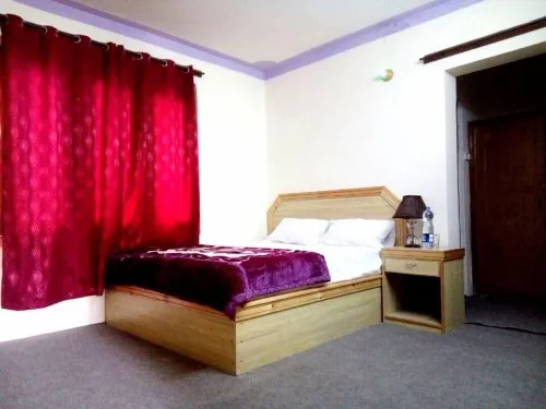 Al-Karim Family Guest House Hunza فنادق في Garelt