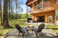 Poolin Around by Jackson Mountain Rentals Hotels in 