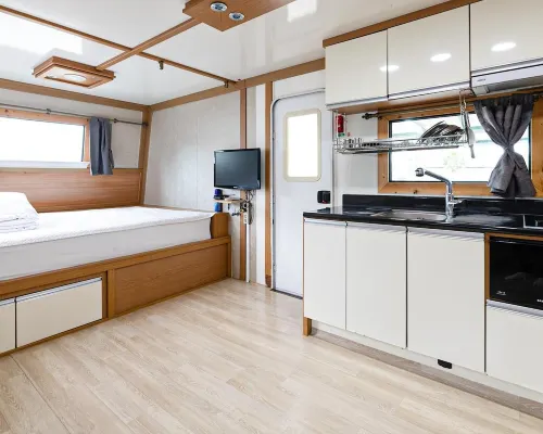 Seogwipo Pyoseoncaravan Hotel dekat Pantai Pyoseon
