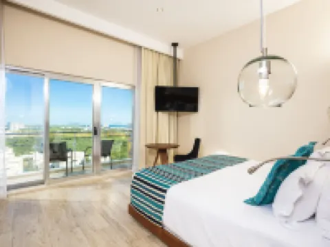 クリスタル アーバン カンクン セントロ カンクンのホテル