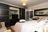 Stay at-FL Hotels in Colgate