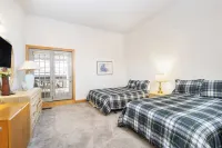 Cimarron Lodge 27 by AvantStay Ski-InSki-Out Property in Complex w Two Hot Tubs Permit10026