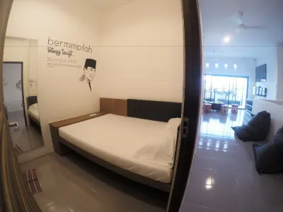 The Packer Lodge Yogyakarta - Hostel Hotels in Dagen Street